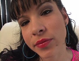 Cette débutante va s'en prendre plein la bouche !